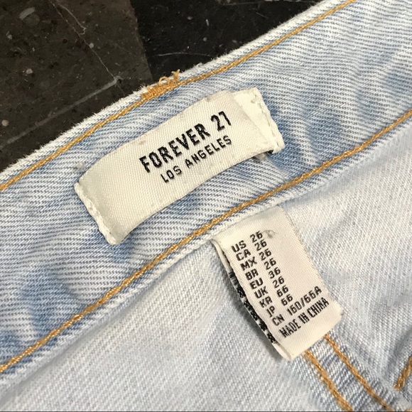 [Forever 21] High-Waisted Ripped Shorts Light Wash - Picture 3 of 8